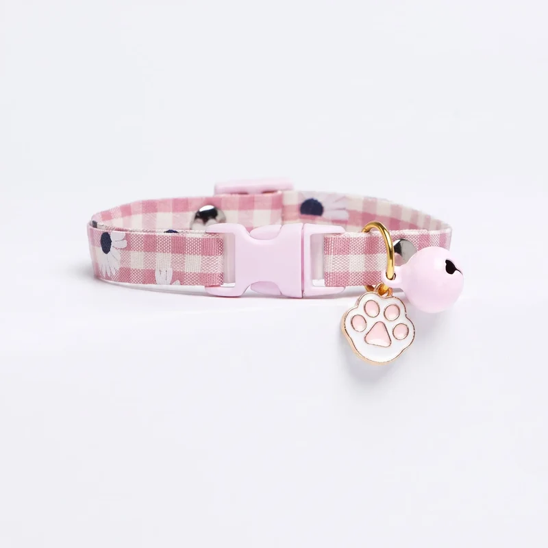 Collier réglable rose pour chat avec pendentif de patte de chat et cloche