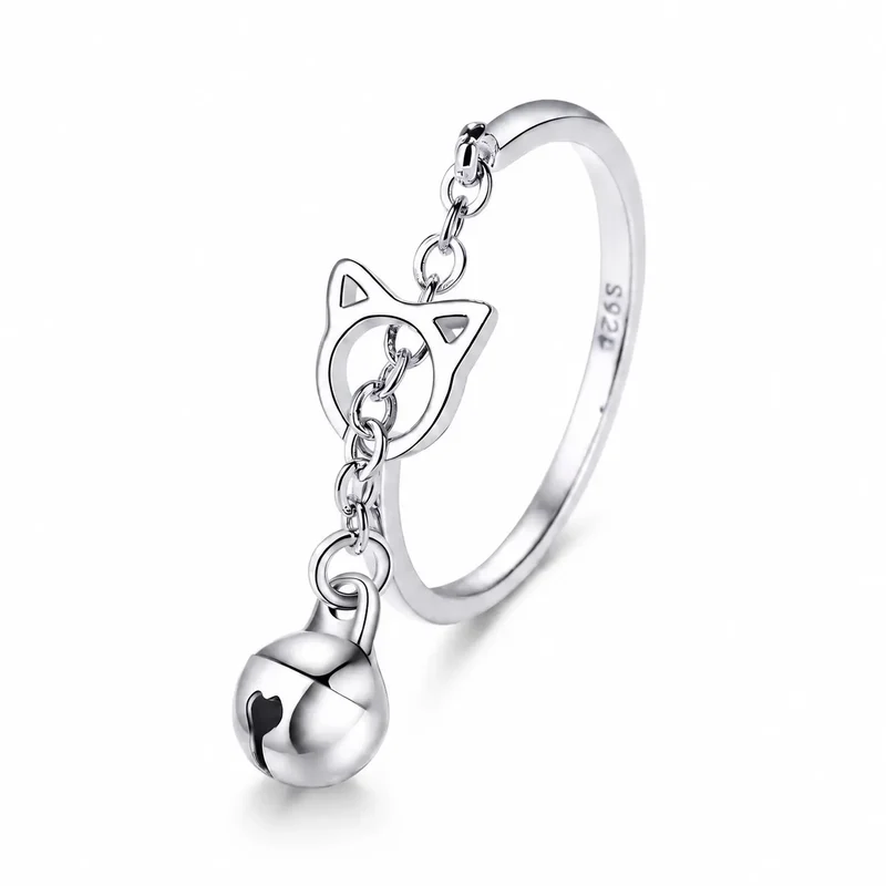 Bague avec anneau en tête de chat et pendentif avec une cloche