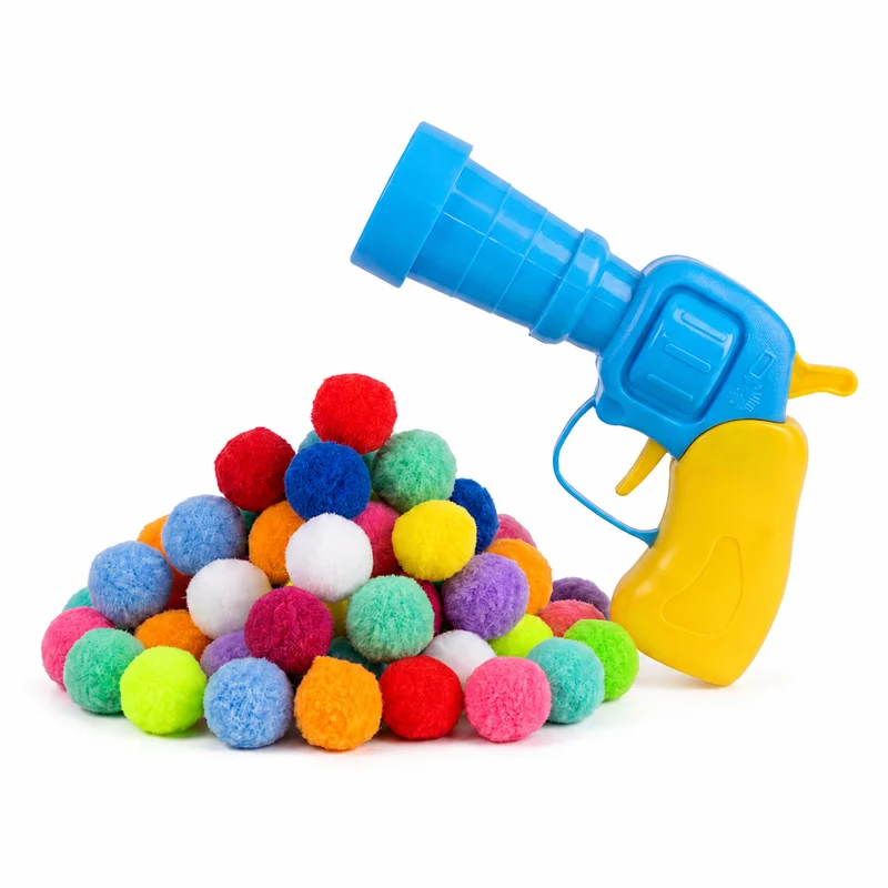 Pistolet en plastique avec cent balles de lancement en peluche pour chat