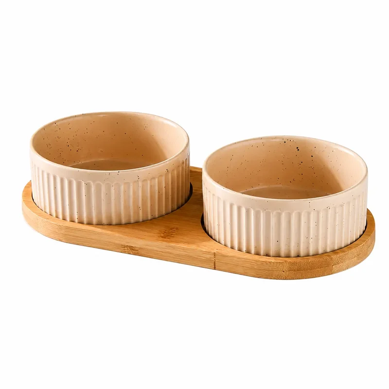 Bol en céramique avec tapis en bois pour chat